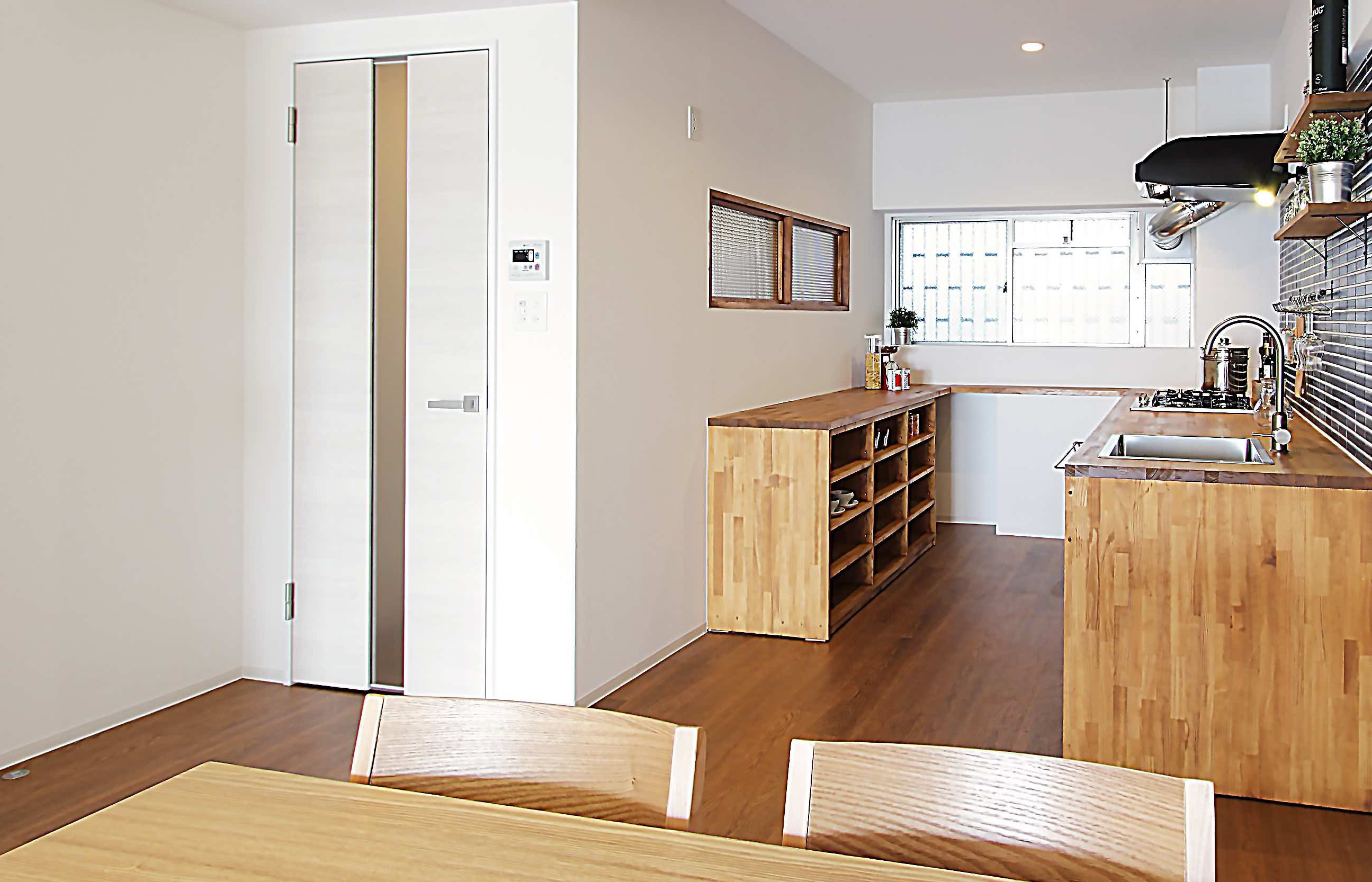 リフォーム（マンション・住宅・店舗・オフィス）／オーダメイドのソファ・テーブル・キャビネット：大阪・広島：：ルポゼ・クリエーション：リビング・ダイニング・ロハステイスト