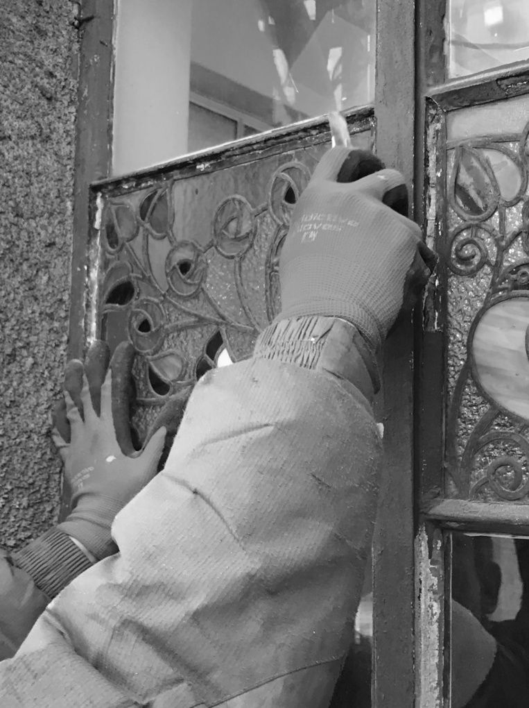 ルポゼ・クリエーション｜北浜／青山ビル｜ステンドグラス 修理中その１