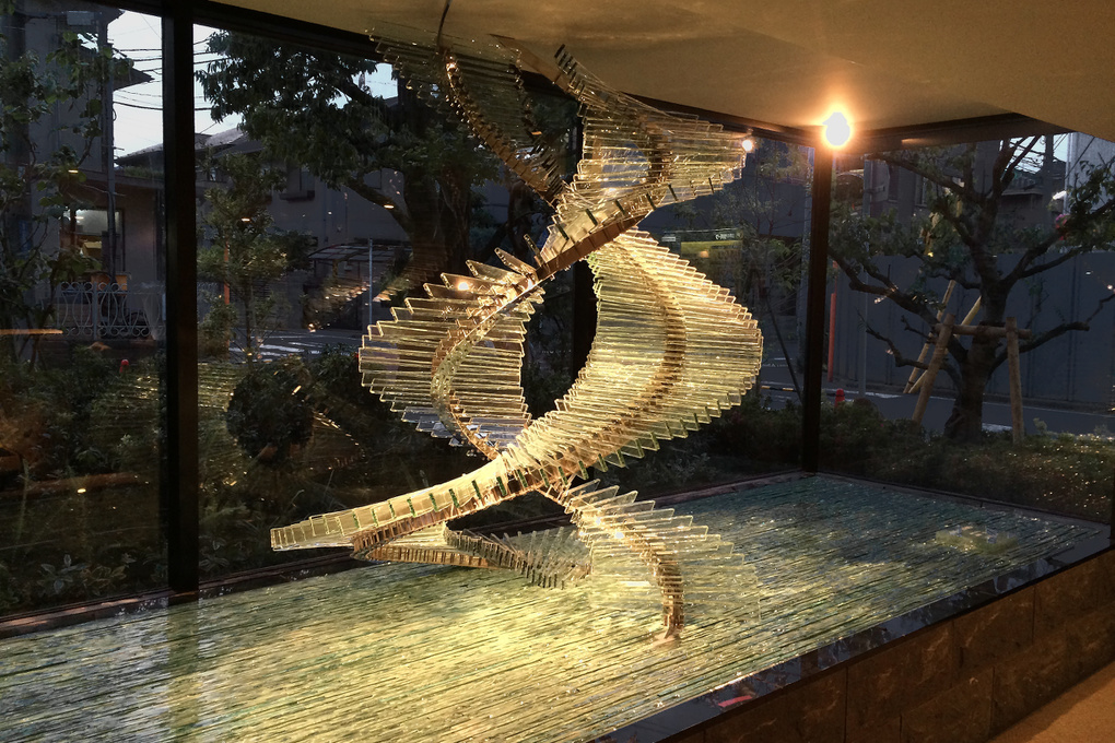 ルポゼ・クリエーション｜マンション・エントランスのガラスオブジェ｜川崎市・武蔵小杉｜その１