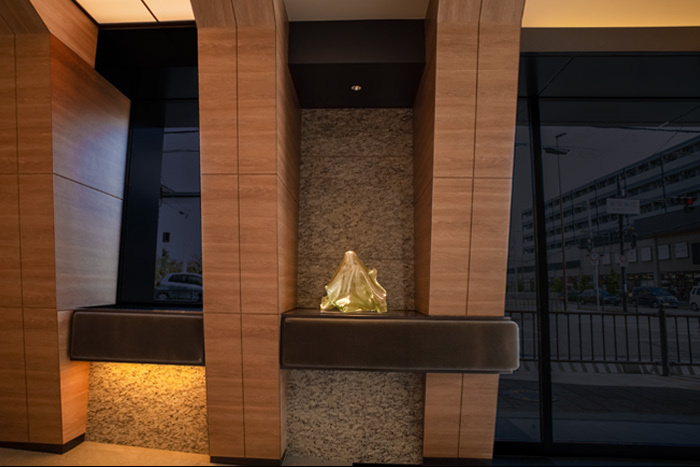 ルポぜ・クリエーション｜ガラス、金属、陶器の３作品を使いエントランスを１つのテーマで表現したオブジェ｜ガラス2