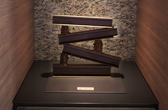 ルポぜ・クリエーション｜ガラス、金属、陶器の３作品を使いエントランスを１つのテーマで表現したオブジェ｜金属1