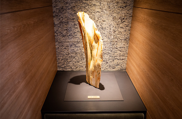 ルポぜ・クリエーション｜ガラス、金属、陶器の３作品を使いエントランスを１つのテーマで表現したオブジェ｜陶器1